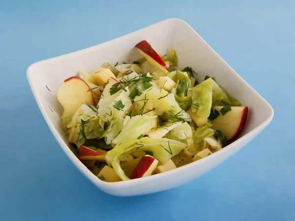 Cabbage,apple,chive with sauce as tasty vegetable salad — Zdjęcie stockowe