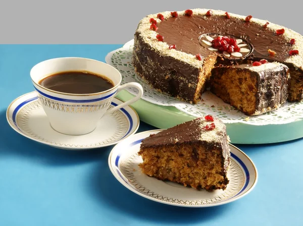 Datum cake met chocolade slagroom en koffie — Stockfoto