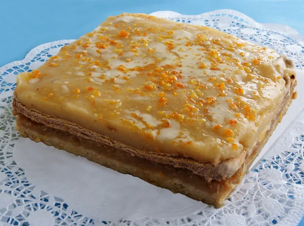 Flocos de aveia com manteiga e polpa de maçã como torta de frutas — Fotografia de Stock