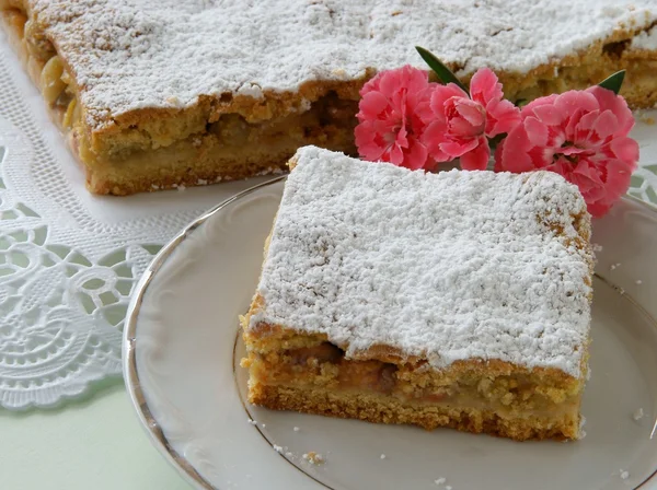 Skarpa frukt paj med krusbär som dessert — Stockfoto