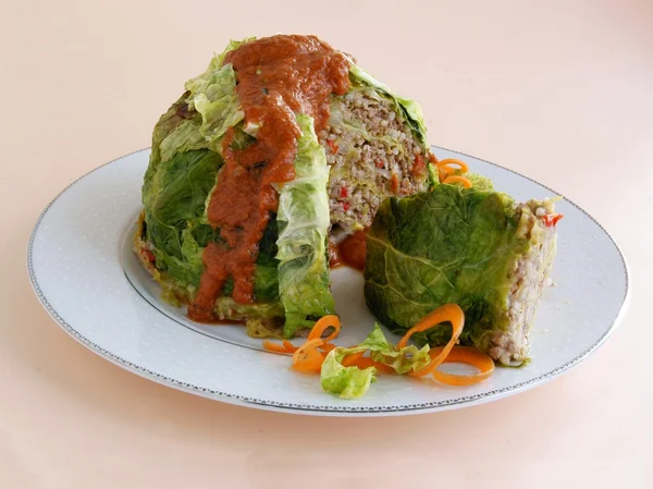 Repollo relleno con carne, gachas de trigo sarraceno y setas Imágenes de stock libres de derechos