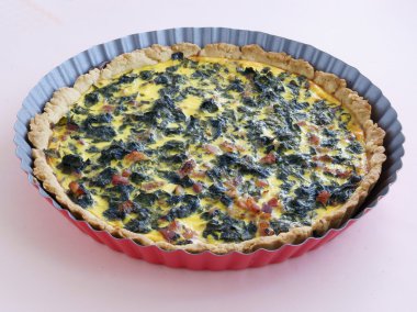 gevrek hamur ıspanaklı lezzetli tarta olarak