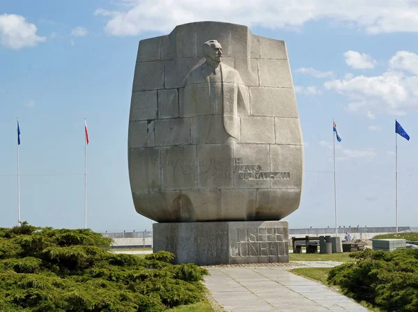 Monument à la mémoire de Joseph Conrad célèbre marin dans la promenade de Gdynia — Photo