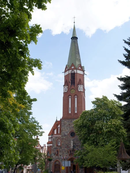 Igreja com torre de relógio alto na cidade de Sopot — Fotografia de Stock