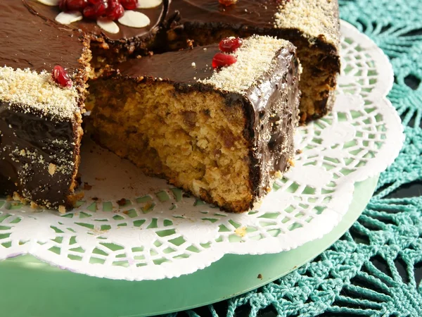 Välsmakande datum tårta med choklad brun glasyr — Stockfoto