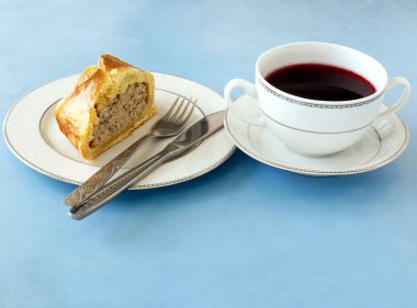 hamur ve kırmızı pancar çorbası et yaka