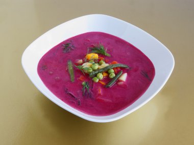 krem ve sebze ile kırmızı pancar çorbası