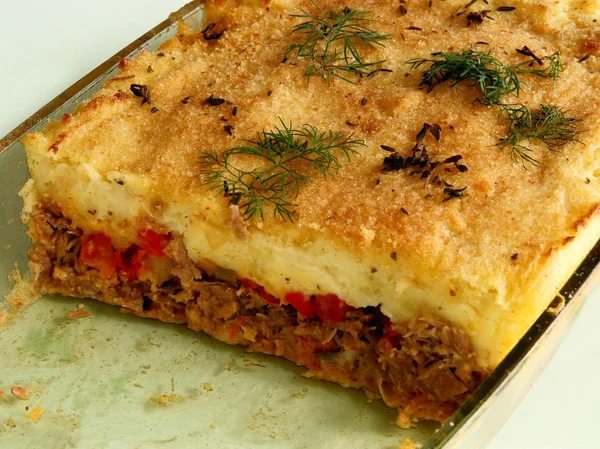 Перець, овочі, м'ясо, гриби та картопля au gratin — стокове фото