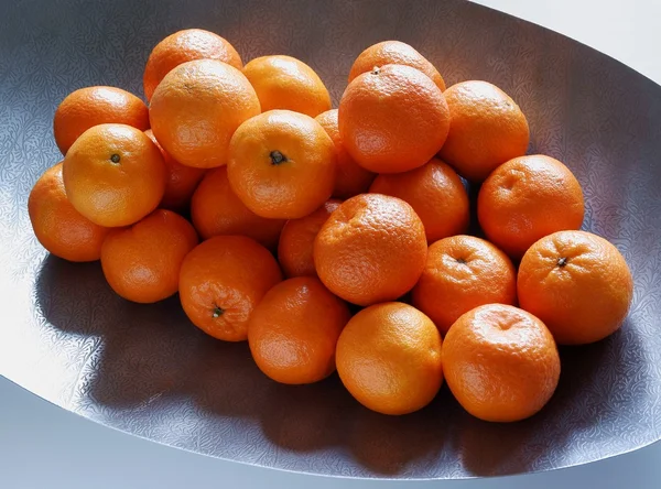 Orangen Mandarinen und Saft — Stockfoto