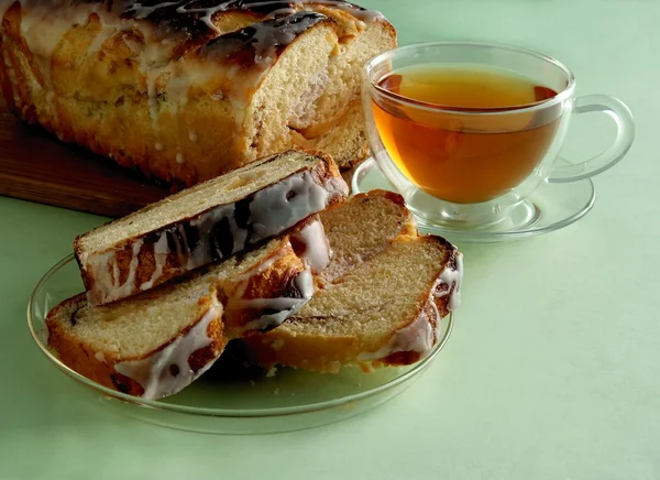 Dolce panino freddo con ripieno di marmellata — Foto Stock