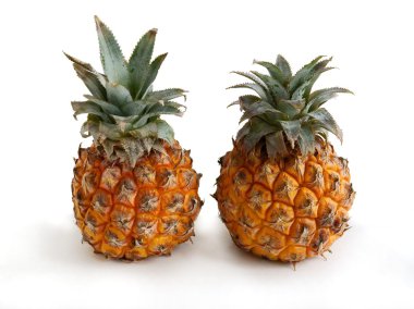 İki meyve ananas-bebek