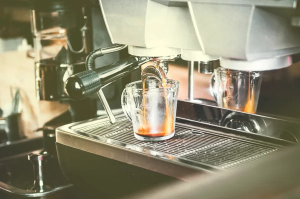 kahve makinesi verme espresso süreci closeup