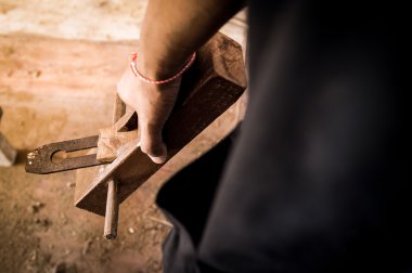 bir marangoz El planya aracında