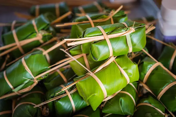 Primer plano de Khao Tom Mad, comida de postre de la cultura tailandesa —  Fotos de Stock