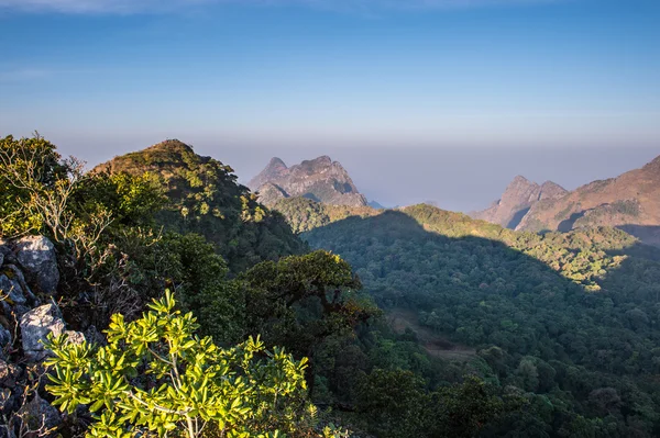 Paisaje de la montaña Doi Luang Chiang Dao, Chiang Mai, Tailandia. —  Fotos de Stock