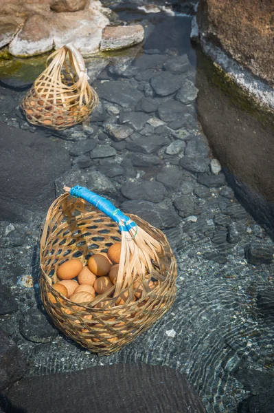 温泉でゆで卵,タイのビジネス旅行 — ストック写真
