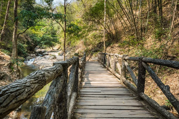 Yol Chaeson şelale Lampang doğal parkı ili, Tayland