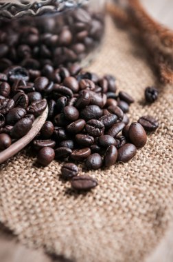 kahve çekirdekleri üzerinde çul closeup