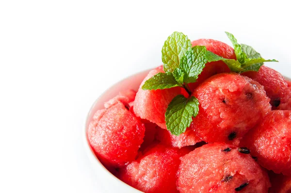 Nahrung aus Wassermelone auf weißer Schüssel — Stockfoto