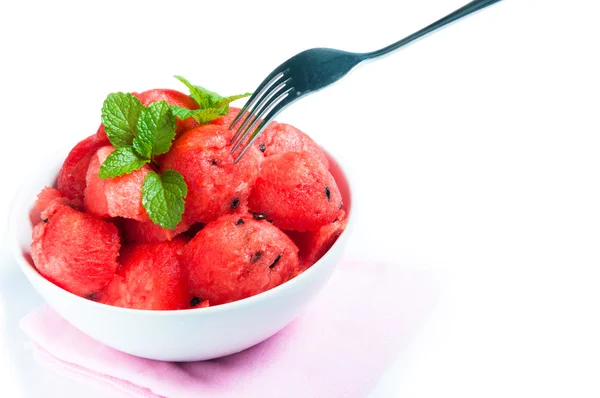 Élelmiszer, görögdinnye, fehér tálban, és villával — Stock Fotó