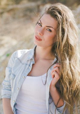 makyaj ile güzel bir genç kadın