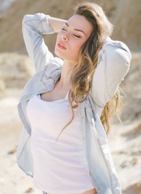 makyaj ile güzel bir genç kadın