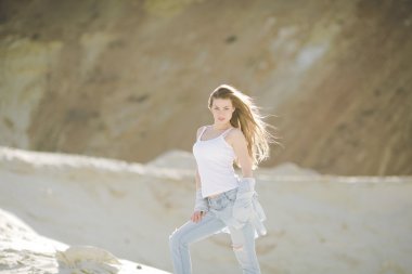 Şık genç ve güzel kadın