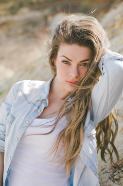 makyaj ile güzel bir genç kadın