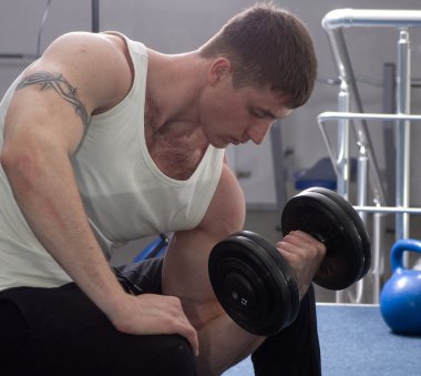 jimnastik salonu kas sportif adam