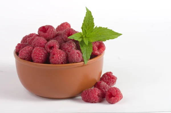 Raspberries with mint in bowl — Stock Photo, Image