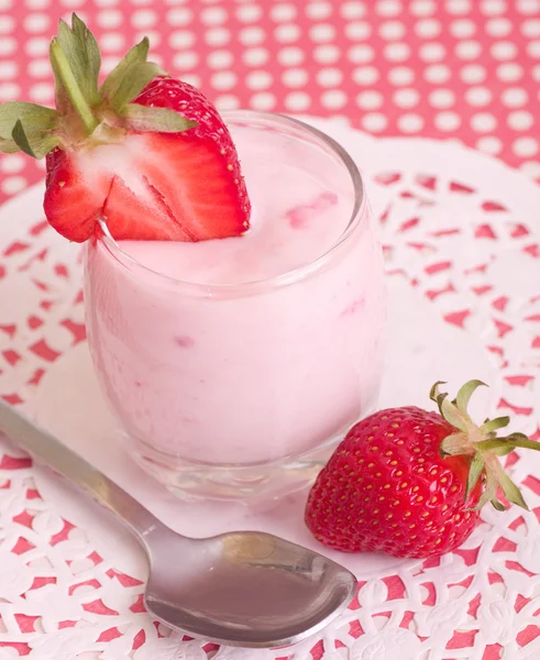 Strawberries smoothie in glass — Stock Photo, Image