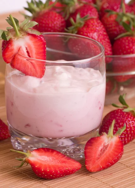 Strawberries smoothie in glass — Stock Photo, Image