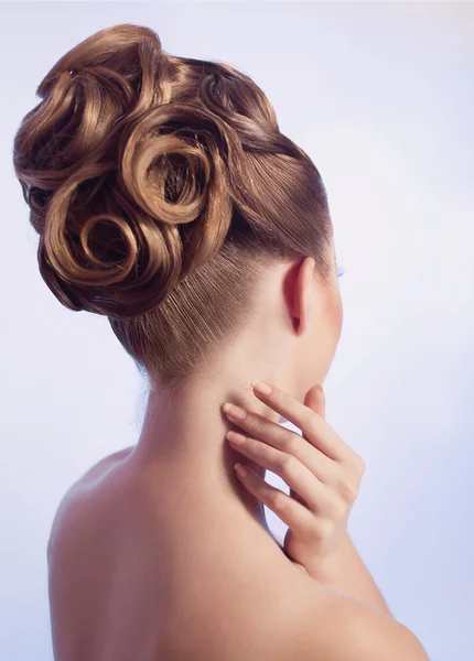 Mujer con cabello hermoso — Foto de Stock