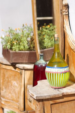 iki dekoratif şişeler