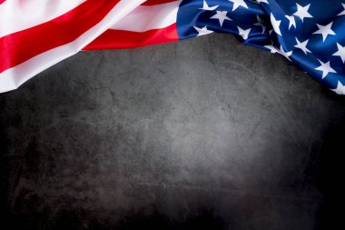 Gaziler Günü. Hizmet eden herkesi onurlandırmak. Kopya alanı olan gri arkaplanda Amerikan bayrağı.