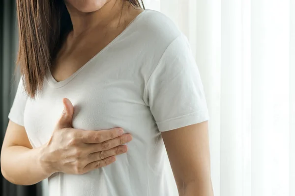 Mano Mujer Revisando Bultos Pecho Busca Signos Cáncer Mama Concepto — Foto de Stock