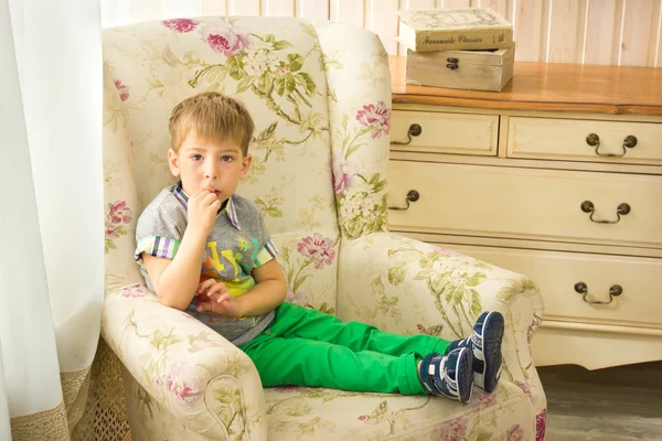 Kleiner Junge — Stockfoto