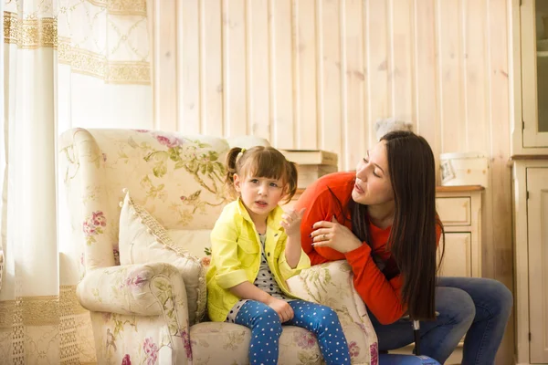 Mère avec sa petite fille — Photo