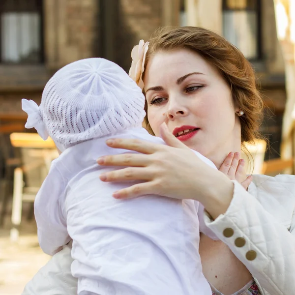 Mère avec sa petite fille — Photo