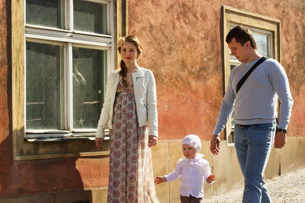 Young family — Stock Photo, Image