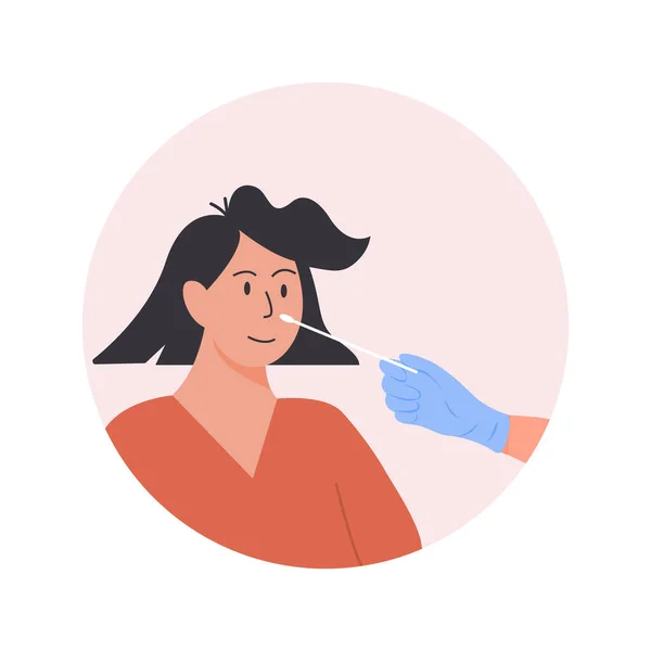 Ένας γιατρός ή νοσοκόμα σε γάντια λατέξ λαμβάνει ρινικό δείγμα μάκτρου από γυναίκα ασθενή. Δοκιμή PCR Covid-19. Μια γυναίκα που κάνει εξετάσεις για τον ιό Coronavirus. Εικονογράφηση διάνυσμα σε επίπεδη στυλ. — Διανυσματικό Αρχείο
