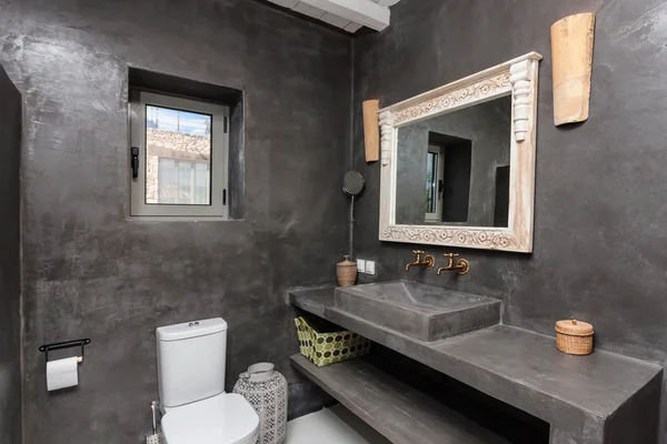 Cuarto de baño de lujo con decoración tradicional — Foto de Stock