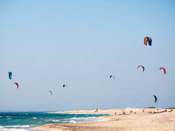 Kite surfers  in a sunny windy day — Stock Photo, Image