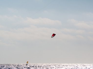 büyük dalgalar halinde Leukada Adası Yunanistan yelken uçurtma sörfçü