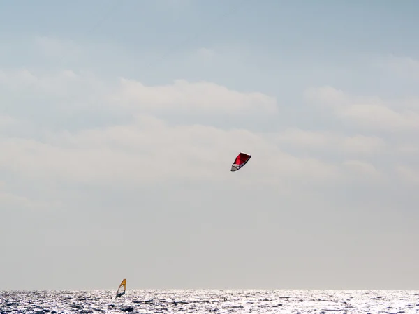 Kitesurfistas Navegando Grandes Olas Isla Leukada Grecia — Foto de Stock