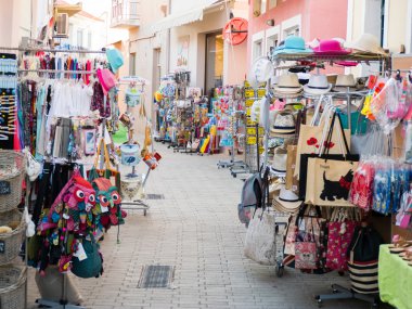 Ithaca Island, Ionian Islands il 27 Temmuz 2015, Yunanistan bir alışveriş caddesi görünümünü