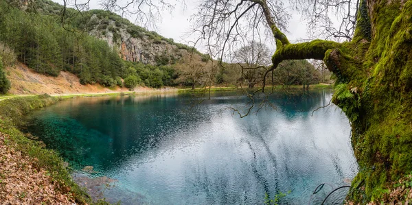 Pequeno lago na Grécia — Fotografia de Stock