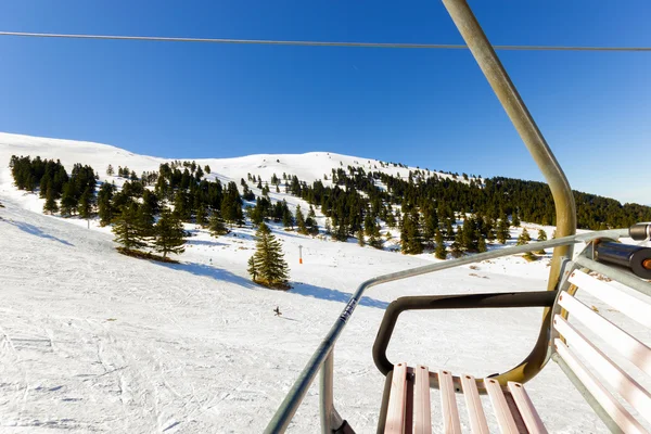 在滑雪场的滑雪缆车 — 图库照片