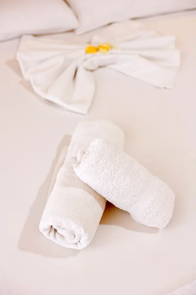 Closeup των πετσέτες σε μια κρεβατοκάμαρα — Φωτογραφία Αρχείου