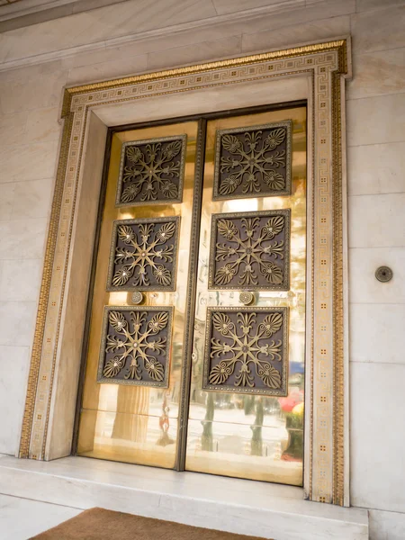 Gold door with pattern in Athens — Stock Photo, Image